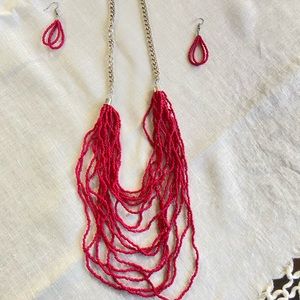 - Necklace set